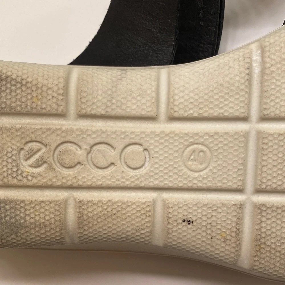 Ecco chic black